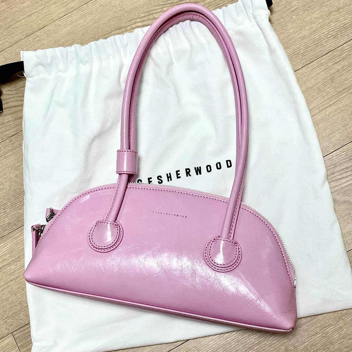 마지셔우드 베셋 숄더 crinkle pink 상품이미지1