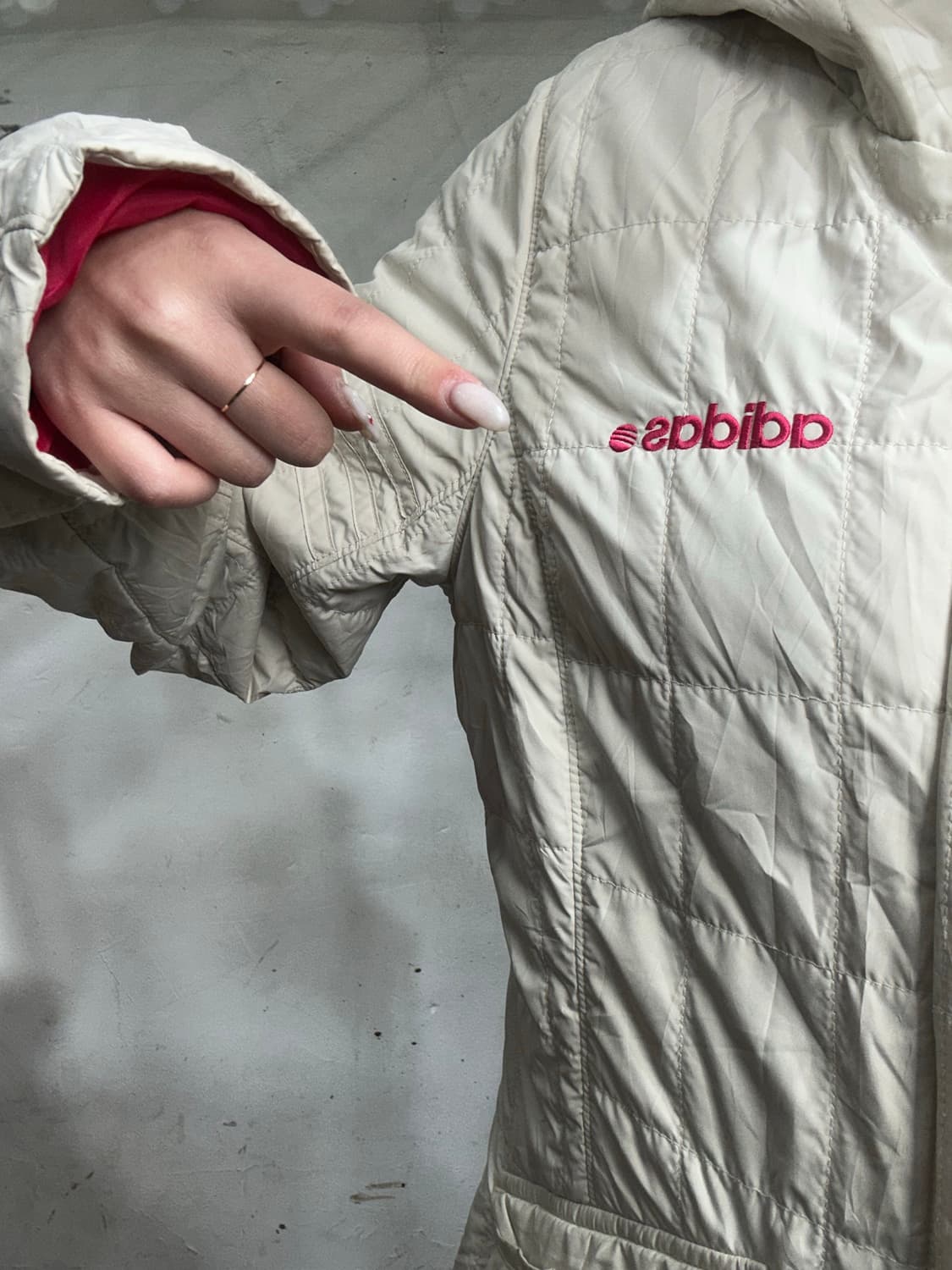 아디다스 일본판 아이보리 핑크 로고 퀼팅 점퍼 바람막이 여성용 패딩 L 상품이미지4