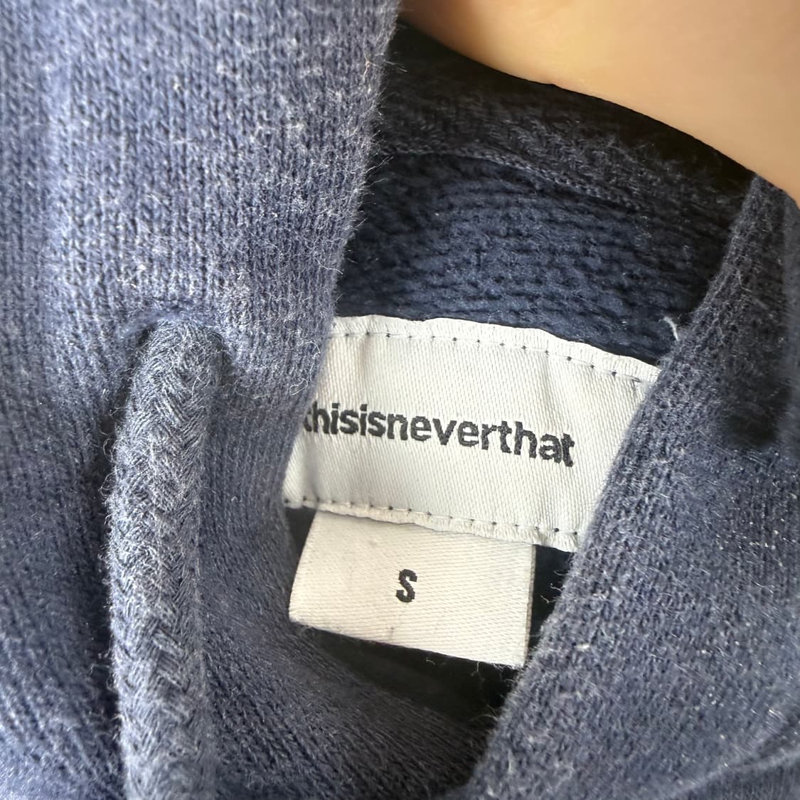 S) 디스이즈네버댓 자수로고 후드 티 네이비 상품이미지3