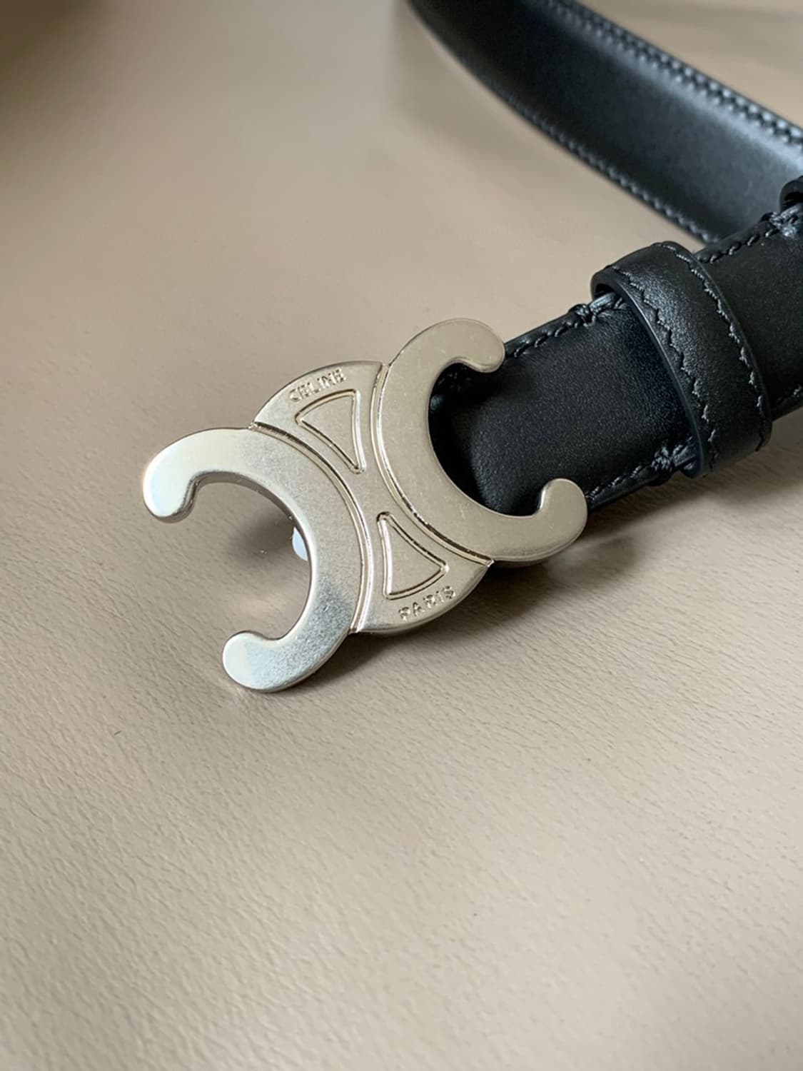 셀린느 미디움 트리옹프 벨트 토리옹 레더 블랙 상품이미지2