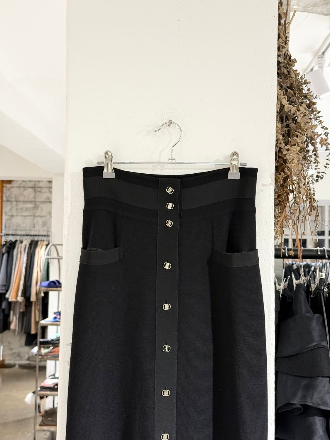 페라가모 블랙 라나버진울 버튼 미디 스커트 상품이미지2