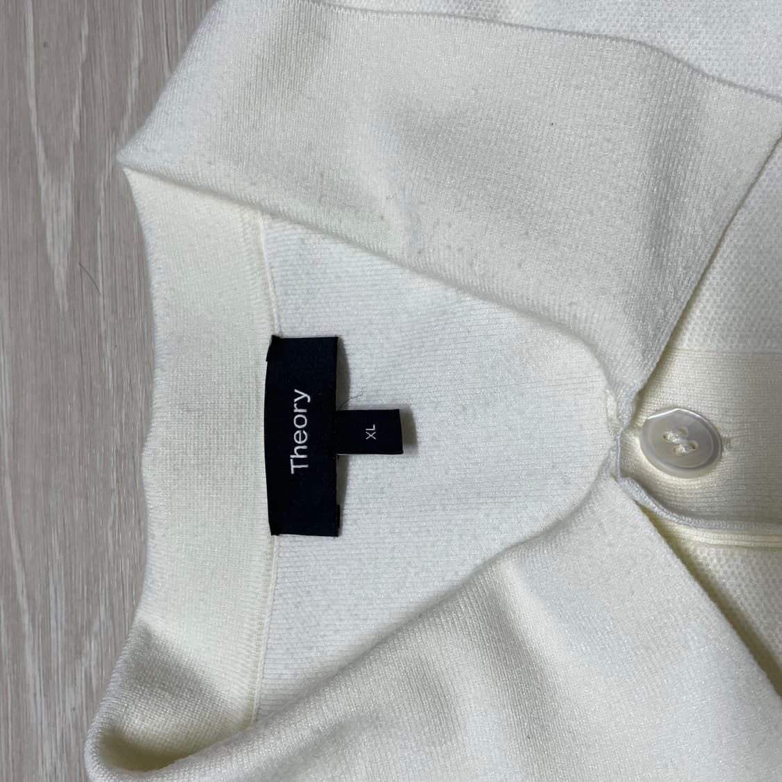 아이보리 색상의 띠어리 반팔 니트 상품이미지8