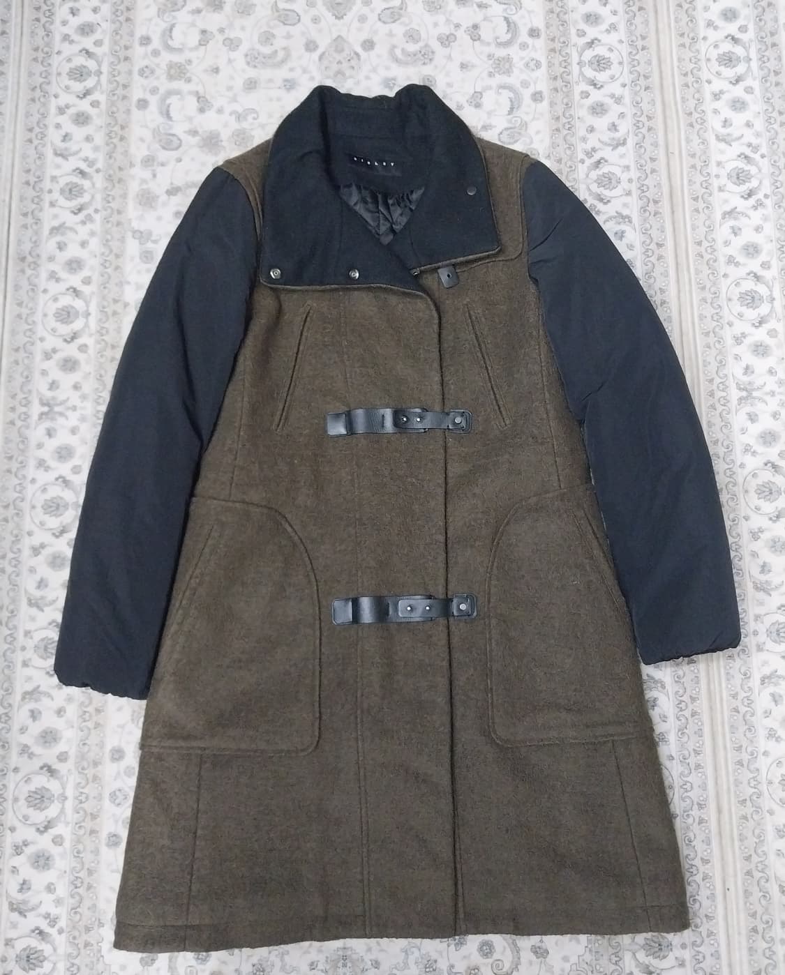 sisley 소매 배색 하이넥 패딩코트 42  (55까지) 상품이미지1