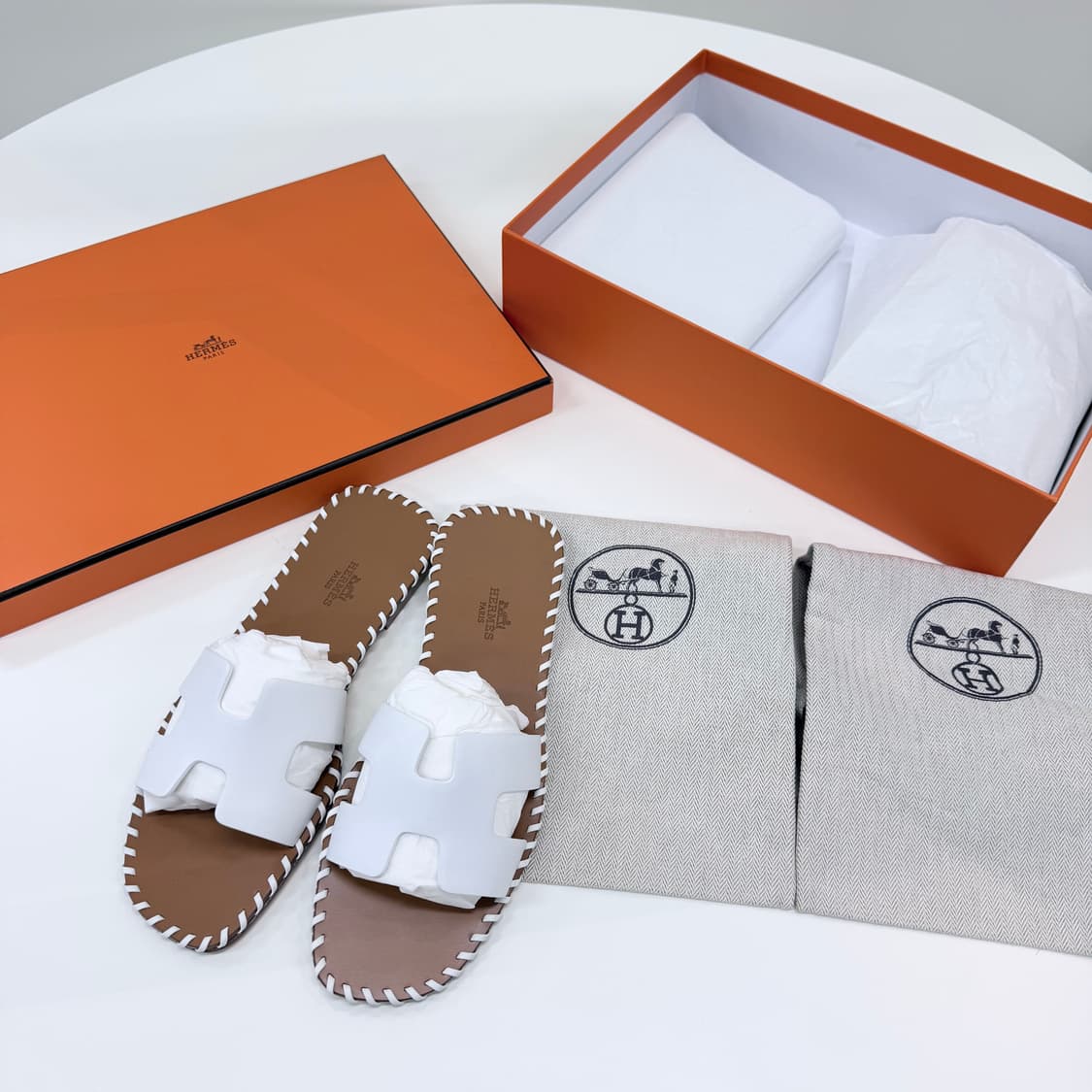 [미사용/240] 에르메스 이즈미르 화이트 스티치 샌들 슬리퍼 화이트 상품이미지9