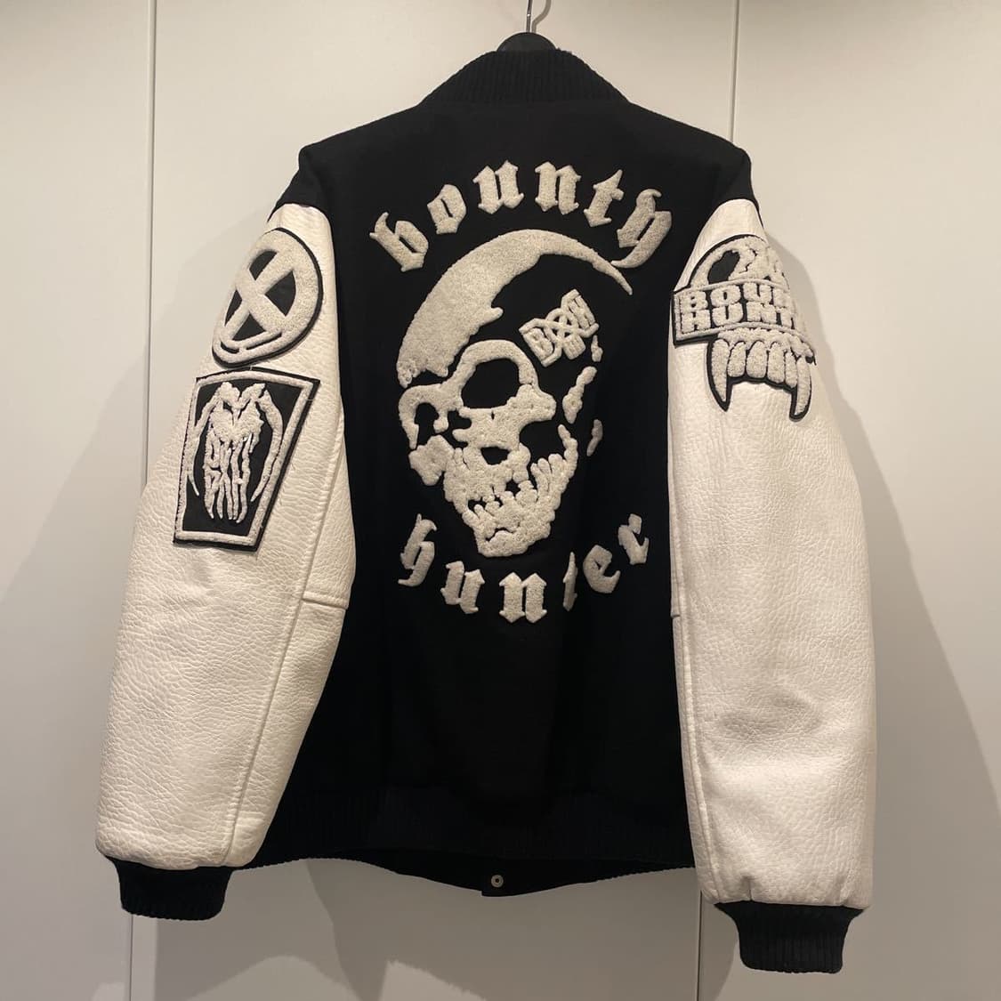 [XL] 바운티헌터 스컬 스타디움자켓 상품이미지1