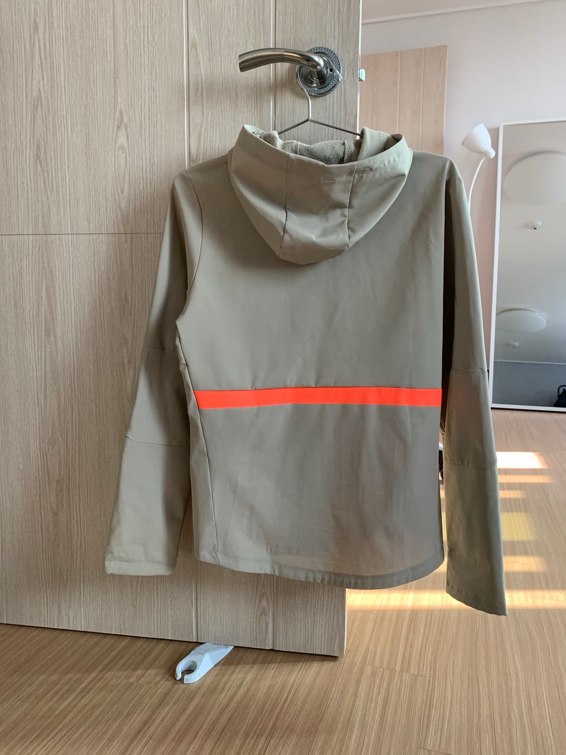 언더아머 러닝 후드자켓 상품이미지2