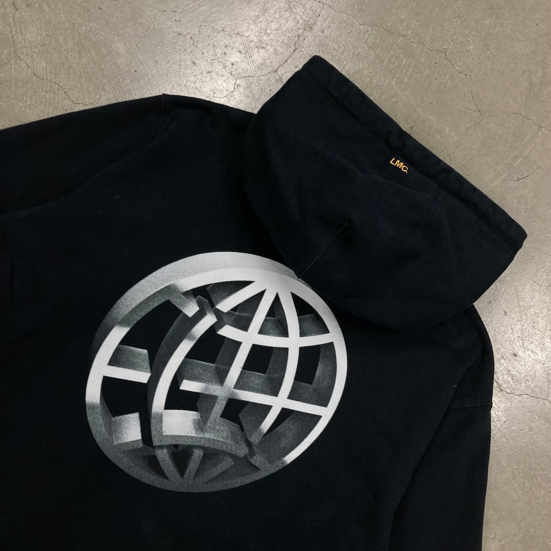 LMC 블랙 컬러 빅로고 후드티 상품이미지4