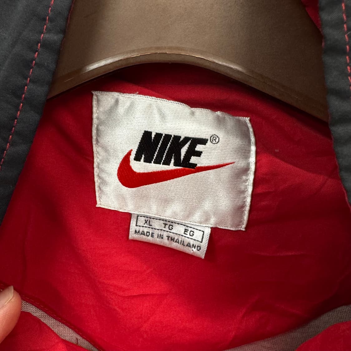 00s 나이키 올드스쿨 바람막이 맨체스터 유나이티드 로고 레드 블랙 상품이미지6