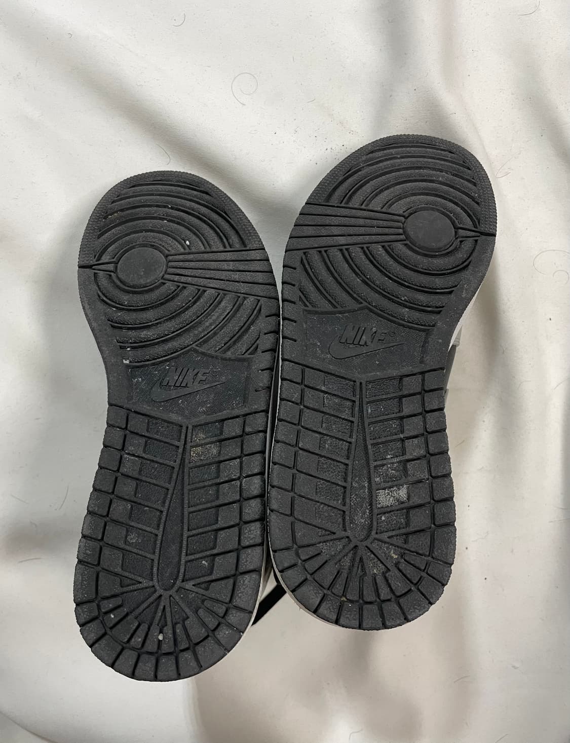 조던1 레트로 하이 OG 쉐도우 2.0 상품이미지8