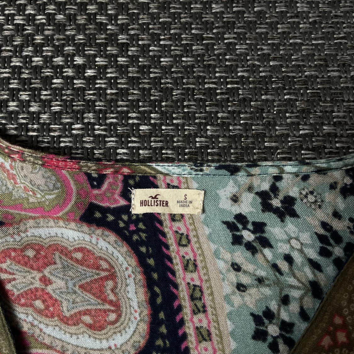 홀리스터 에스닉 패턴 브이넥 드레이프 긴팔 티셔츠 S 상품이미지4