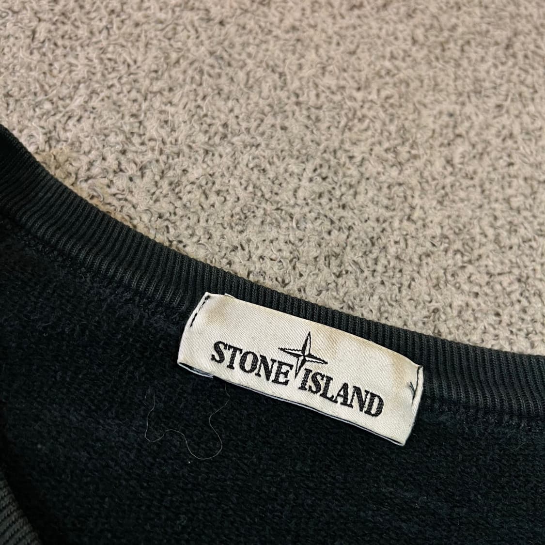 스톤아일랜드 워시드 와펜 맨투맨 상품이미지4