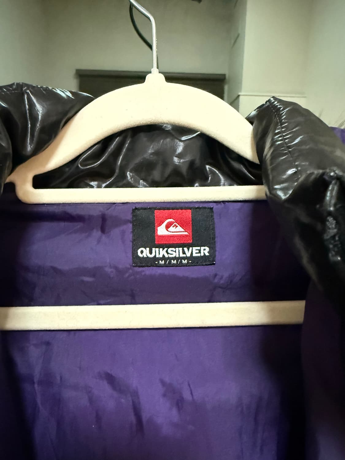 퀵실버 배색 퍼 유광패딩 상품이미지4