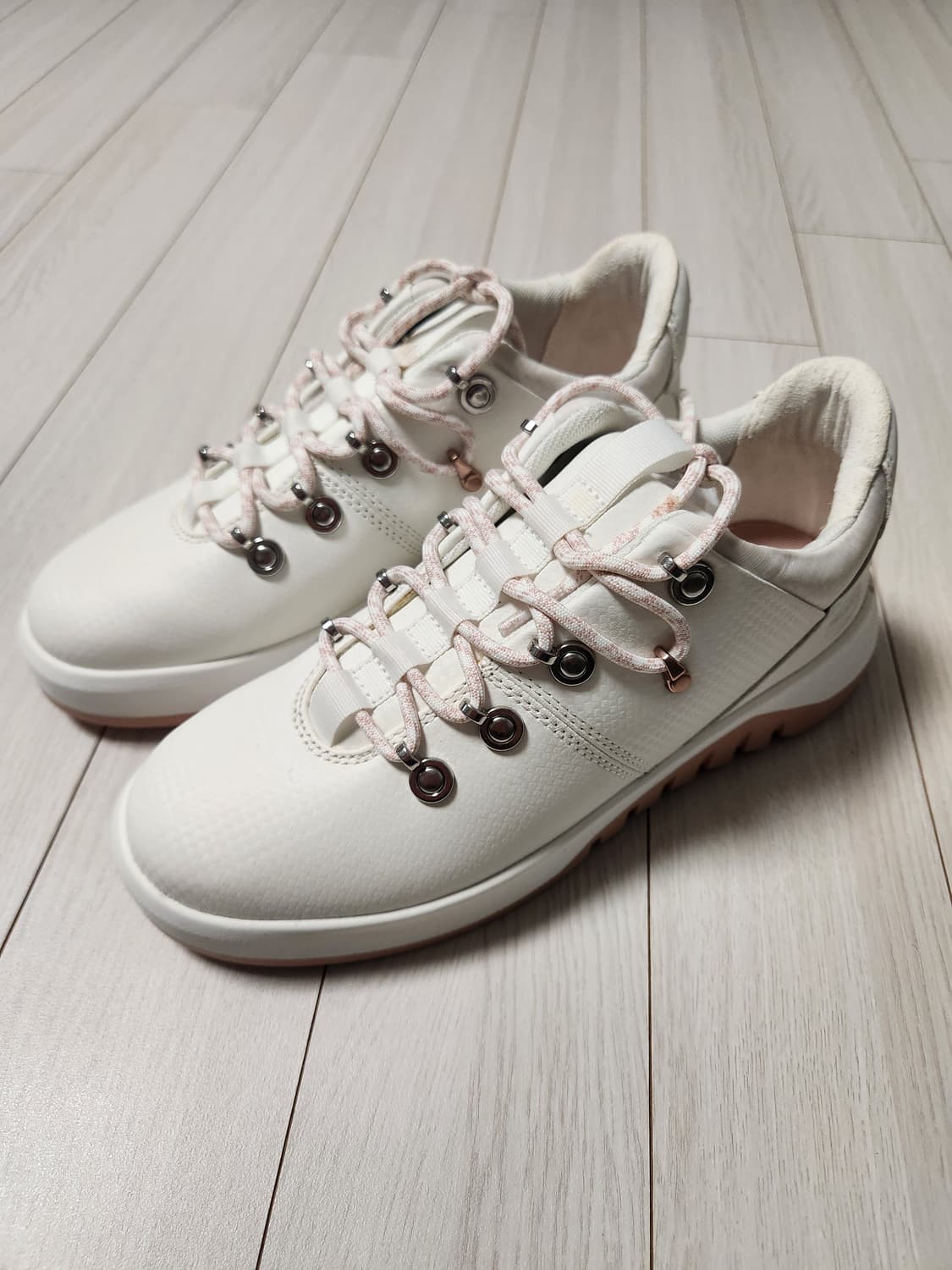 새상품) 팀버랜드 Supaway 페브릭 스니커즈 사이즈245

택만 띤  상품이미지9