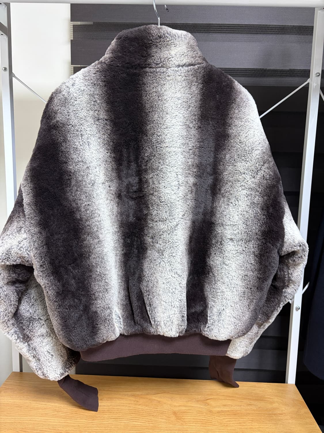 스컬프터 퍼 자켓 Faux Fur Fingerless Jacket 상품이미지2