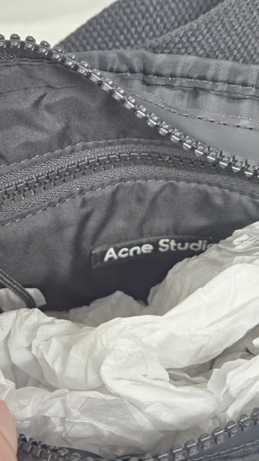 아크네스튜디오 이모지 크로스백 상품이미지3