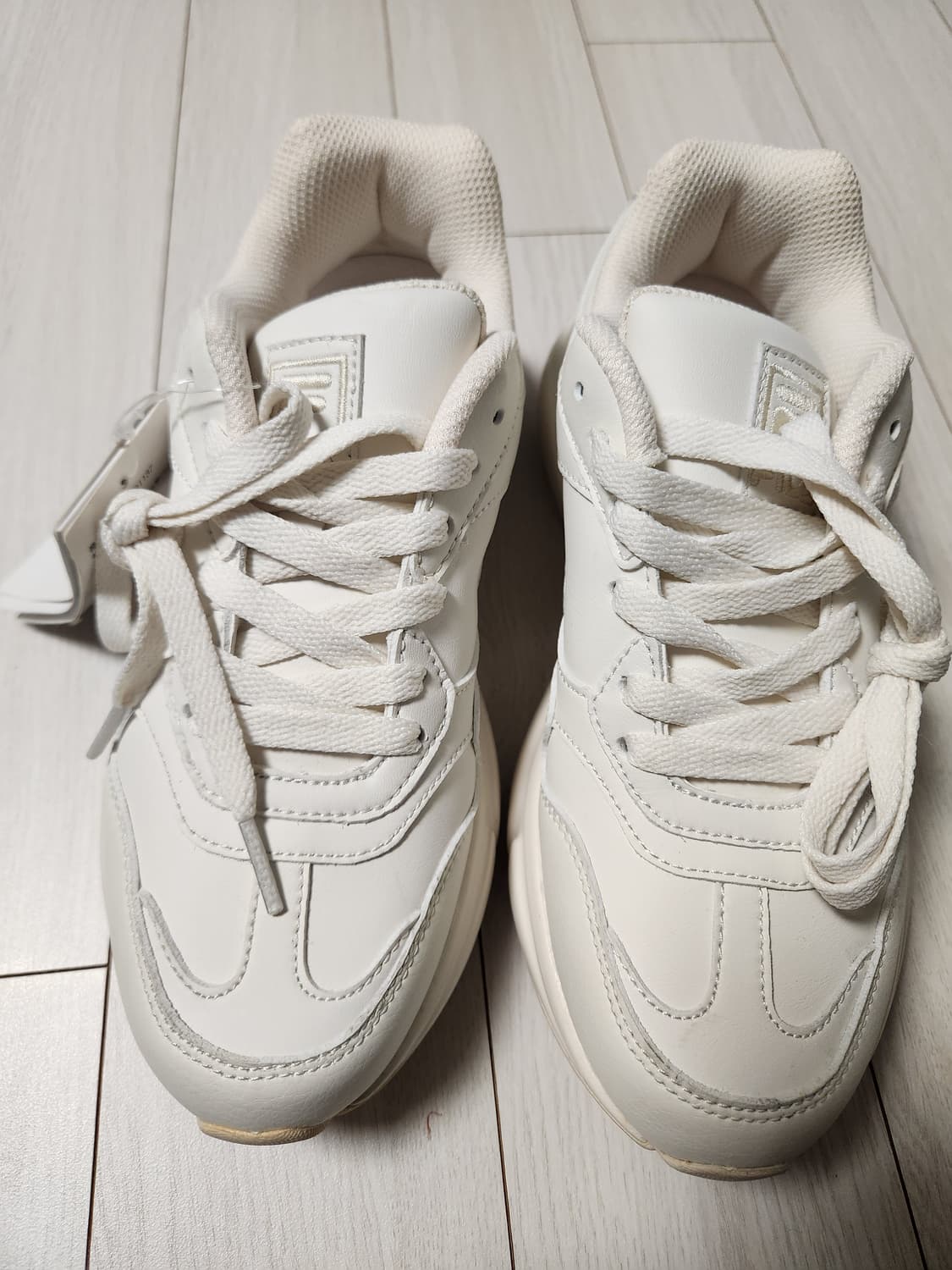 택 새상품) 휠라 운동화 딜레이션 어글리 슈즈 사이즈230

여러 중고사 상품이미지2