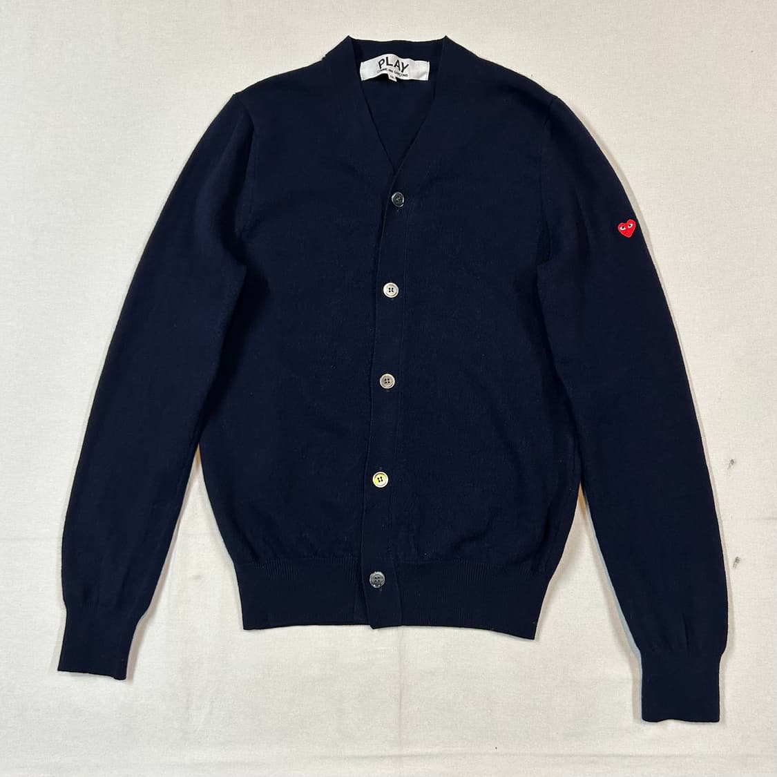 M) 꼼데가르송 플레이 스몰 와펜 네이비 가디건 정품 상품이미지1