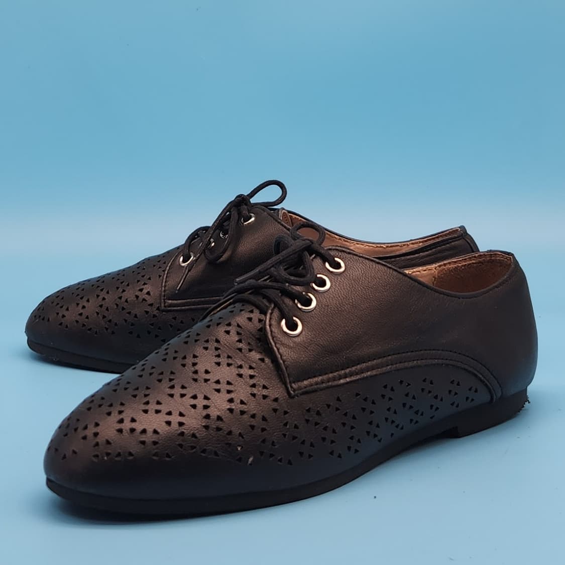 H 에스콰이어 포트폴리오 여성 펀칭 스니커즈 240 상품이미지1