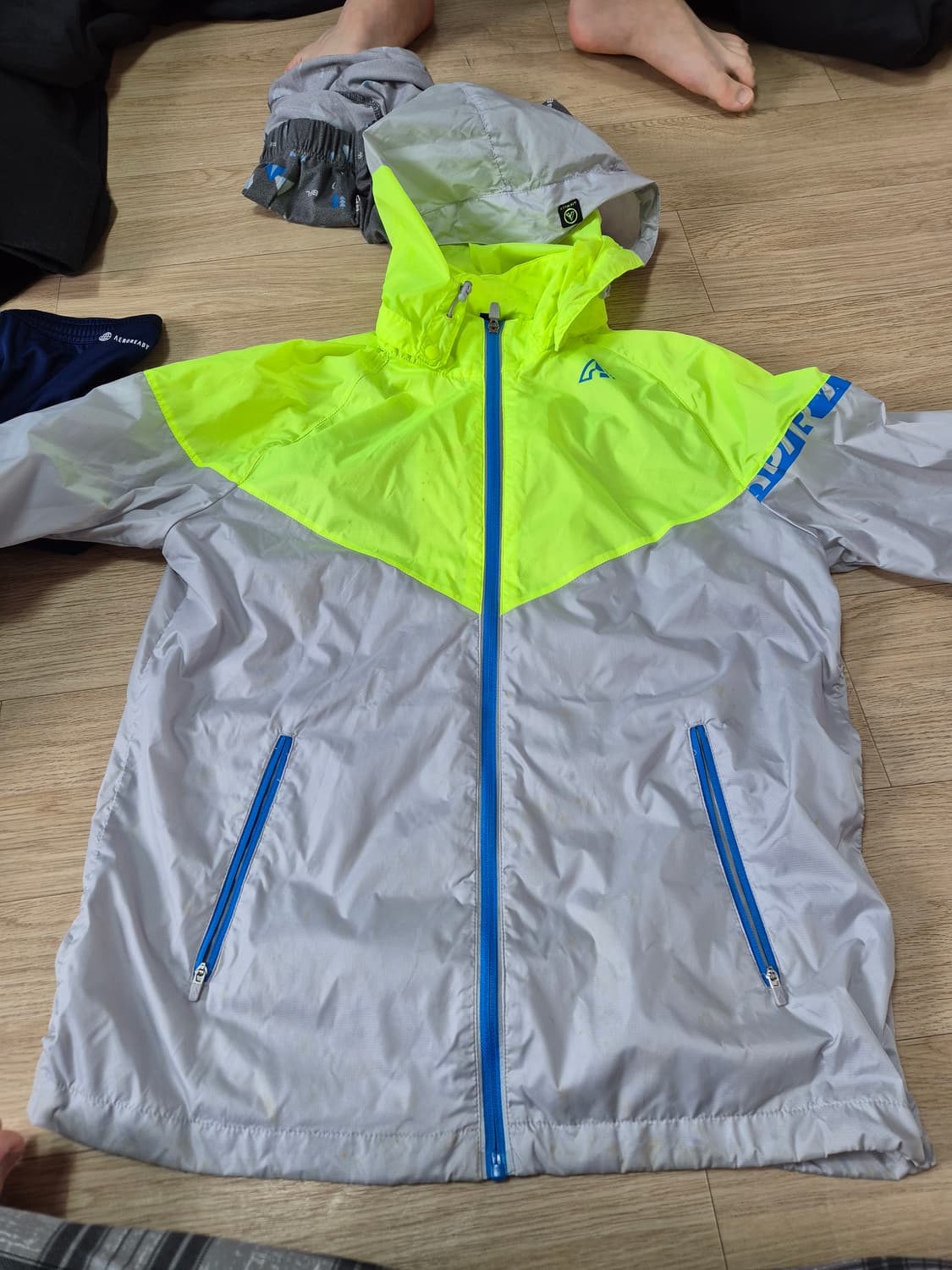 에어워크(AIRWALK) 브랜드의 바람막이 점퍼입니다 상품이미지1