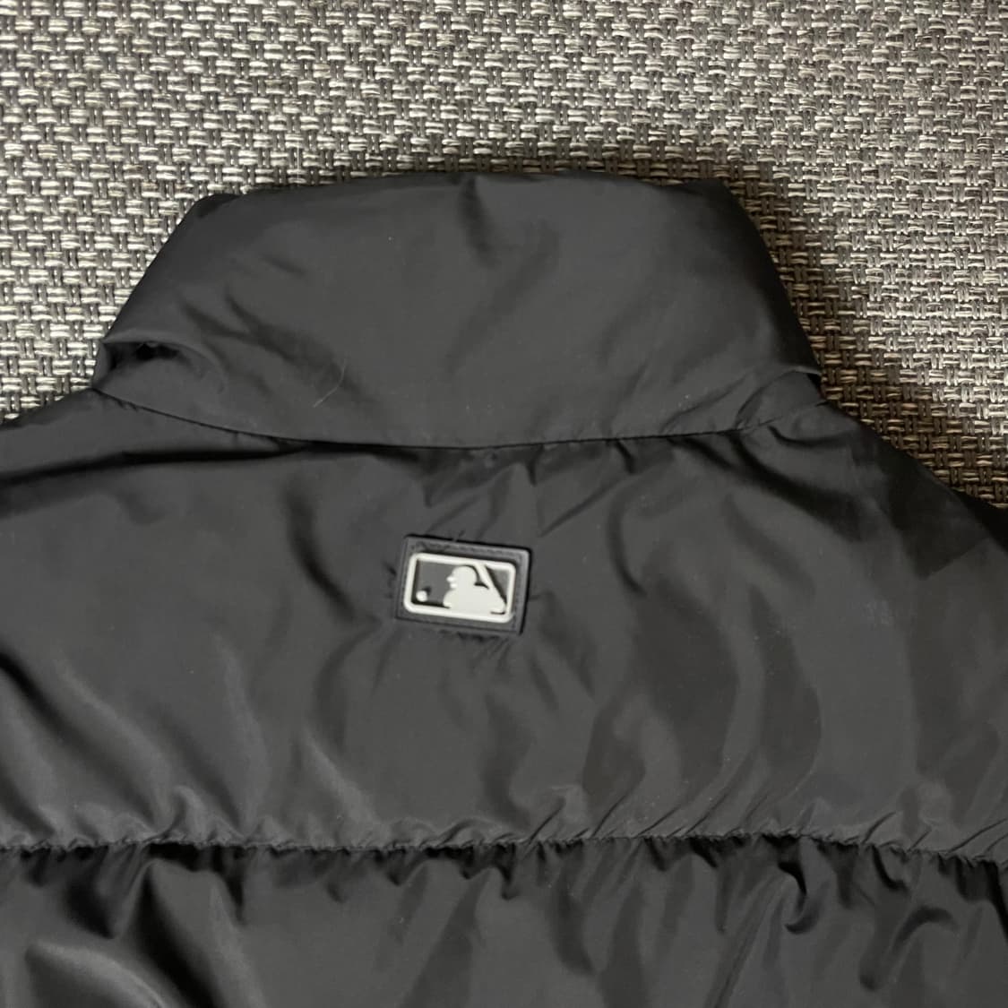 MLB 블랙 베이직 덕다운 숏패딩 M 상품이미지4