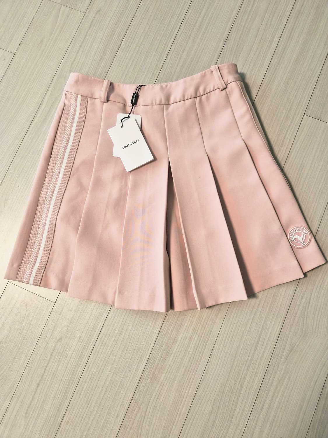 사우스케이프(Southcape) 브랜드의 사이드 스트라이프 플리츠 스커트 상품이미지5