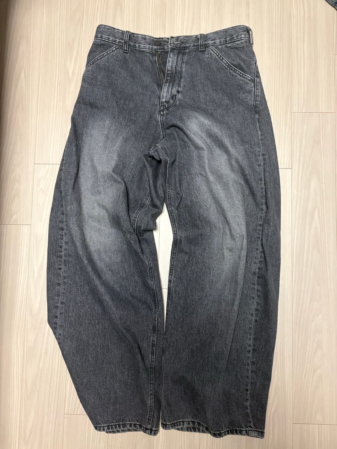 해칭룸 와이드 커브진 워시드 블랙 3사이즈 상품이미지1