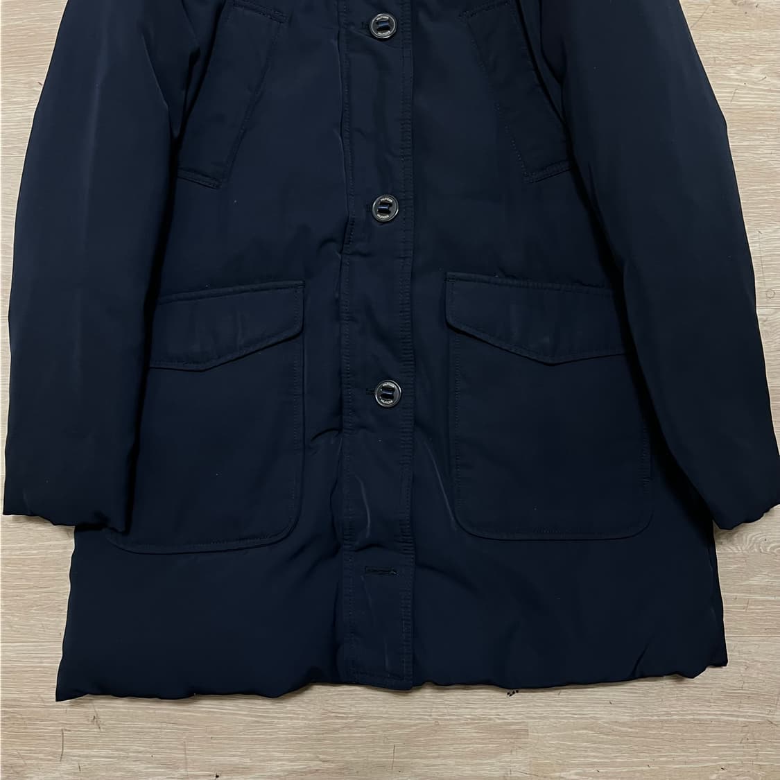 타미힐피거 여성 덕다운 스몰플래그 후드 롱패딩 [네이비] M/95 상품이미지3