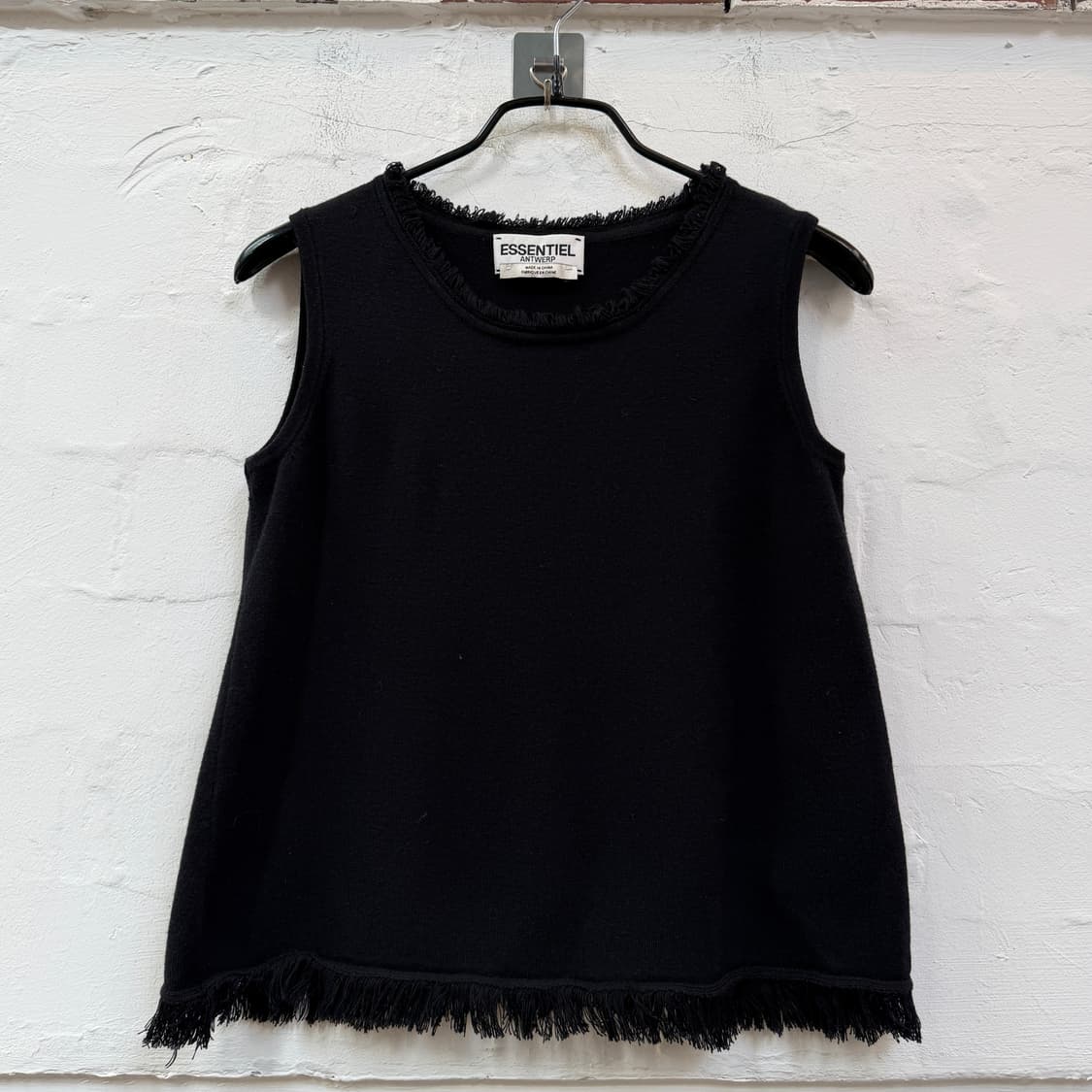 Essentiel Antwerp 프릴 디테일 슬리브리스 블랙 XS 상품이미지1