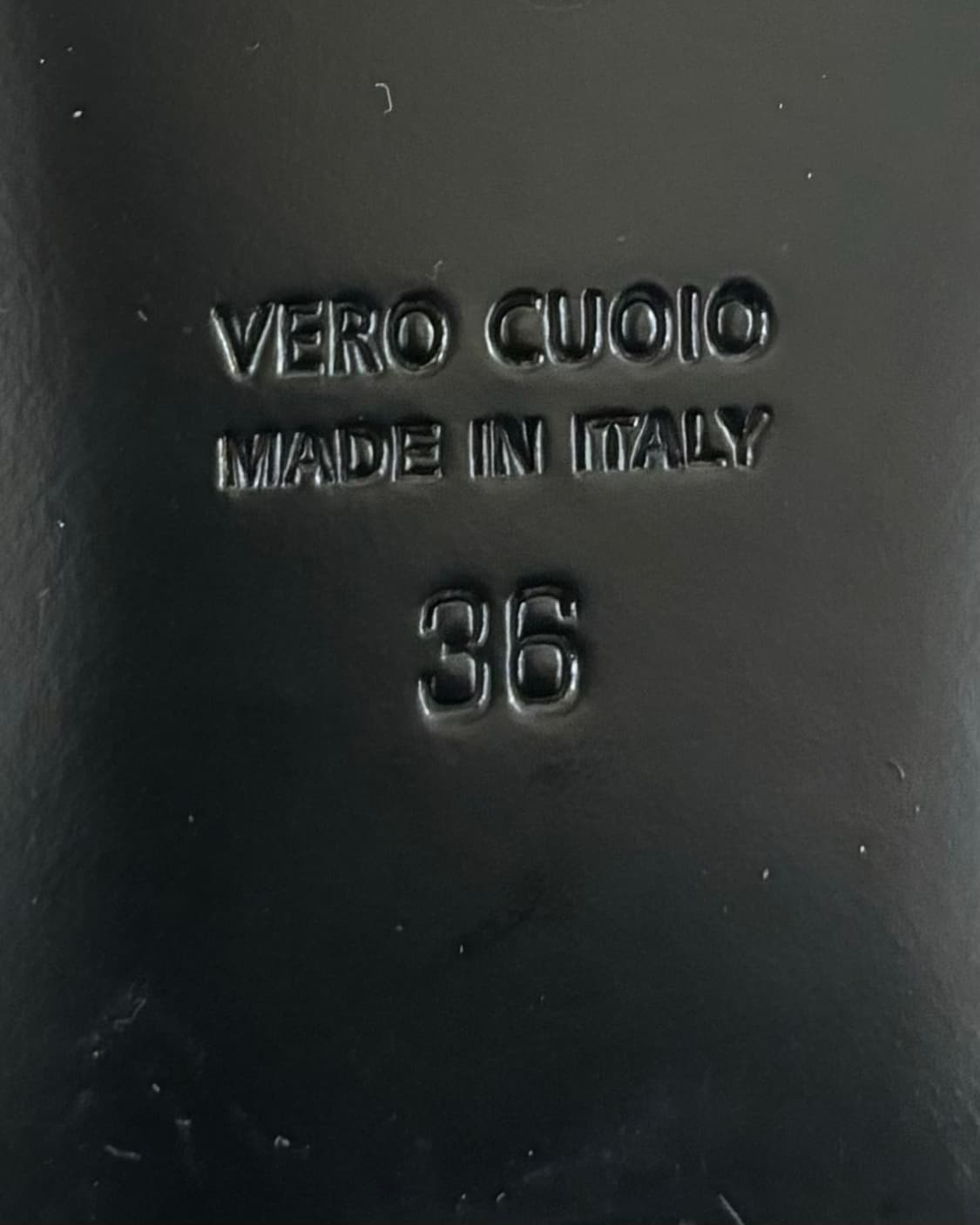 미우미우 블랙 스퀘어 토 로퍼 상품이미지6