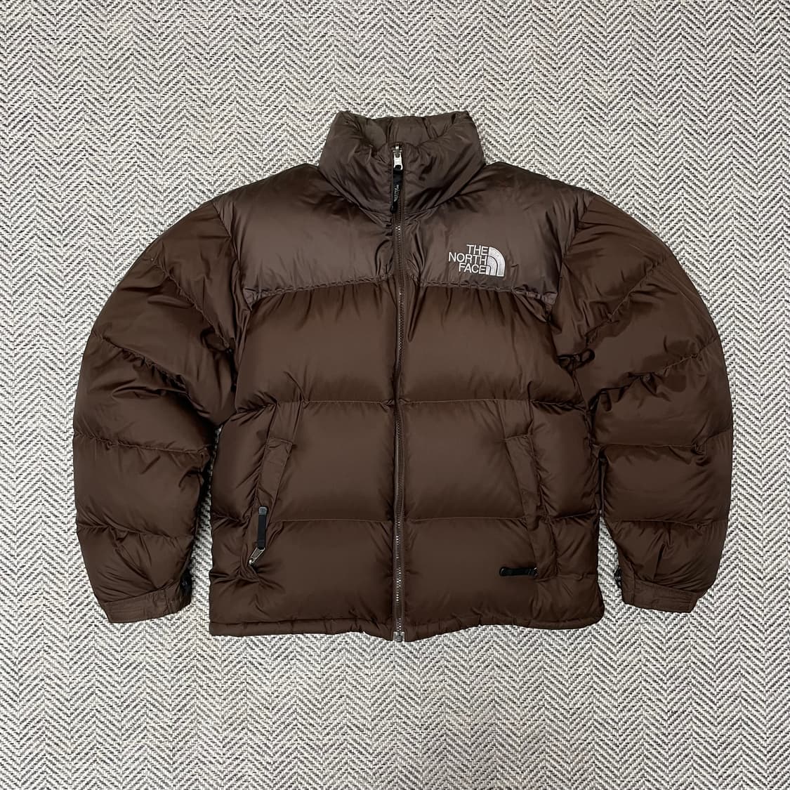 [M] 노스페이스 센터로고 무광 브라운 700 눕시 패딩 상품이미지2