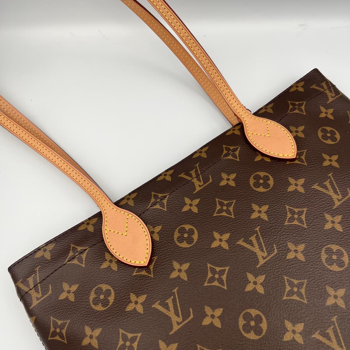 루이비통 모노그램 캐리잇 숄더백 상품이미지3