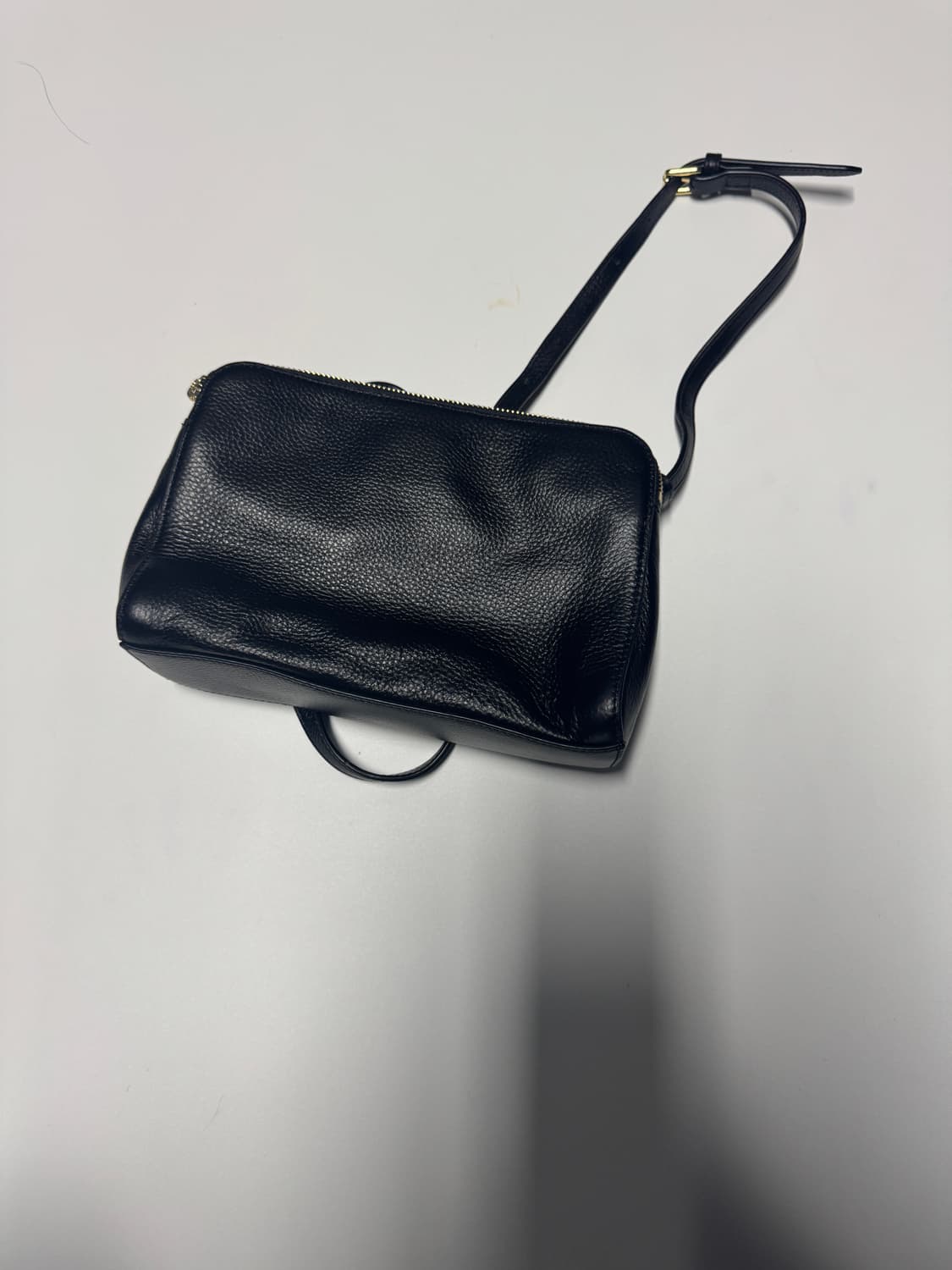 여성 맥끌라니 가죽 미니멀 크로스백 블랙 상품이미지3