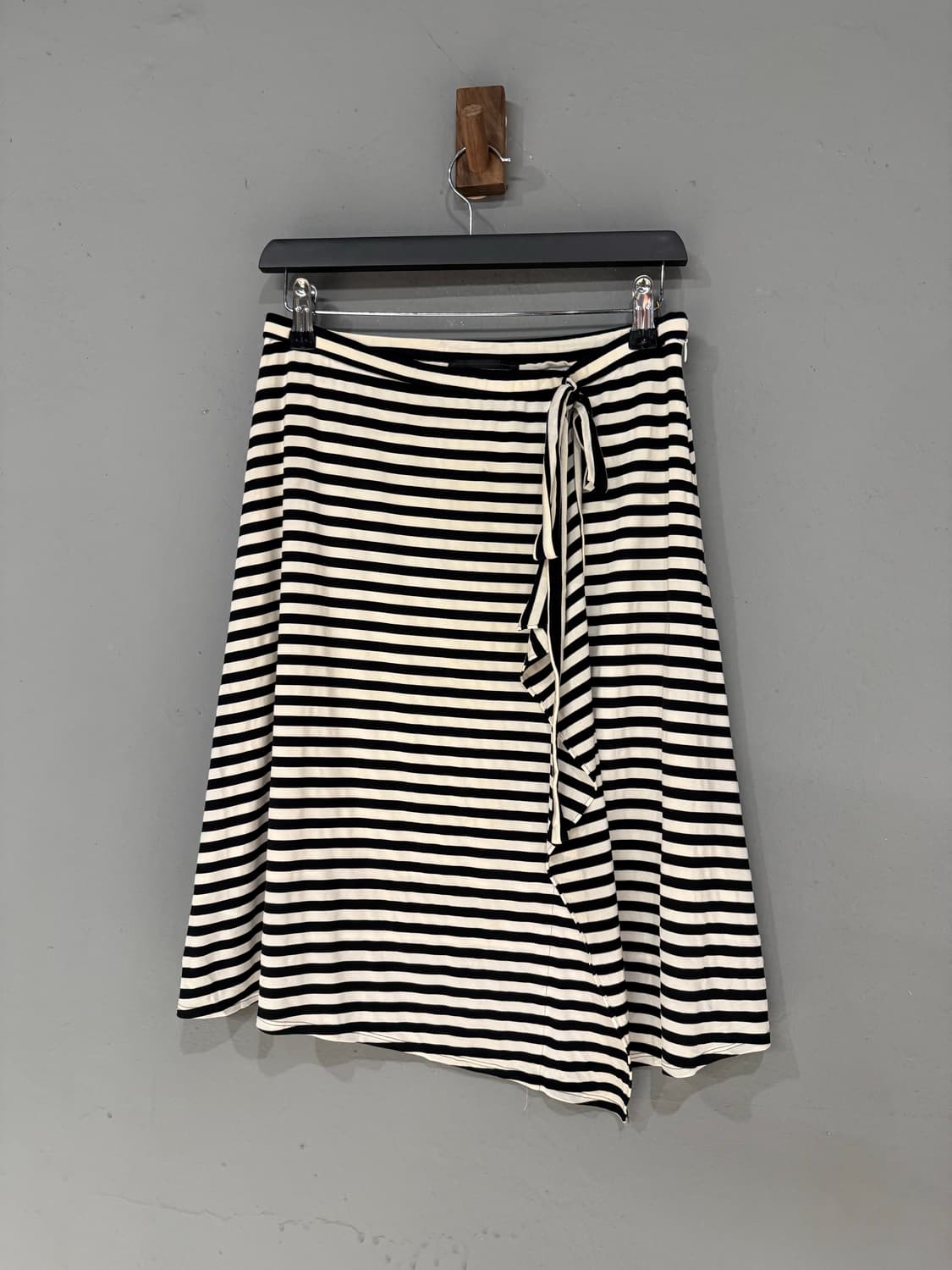 stripe pattern frill point midi skirt 상품이미지5