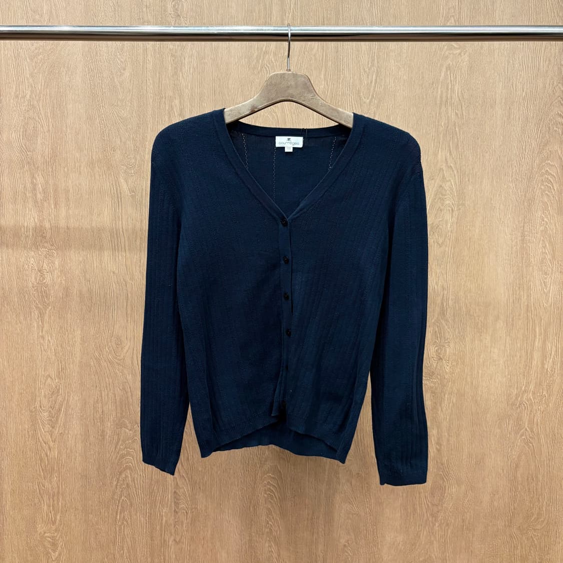 꾸레쥬 브이넥 니트 가디건 클래식 미니멀 세로 골지 버튼 디테일 네이비 상품이미지2