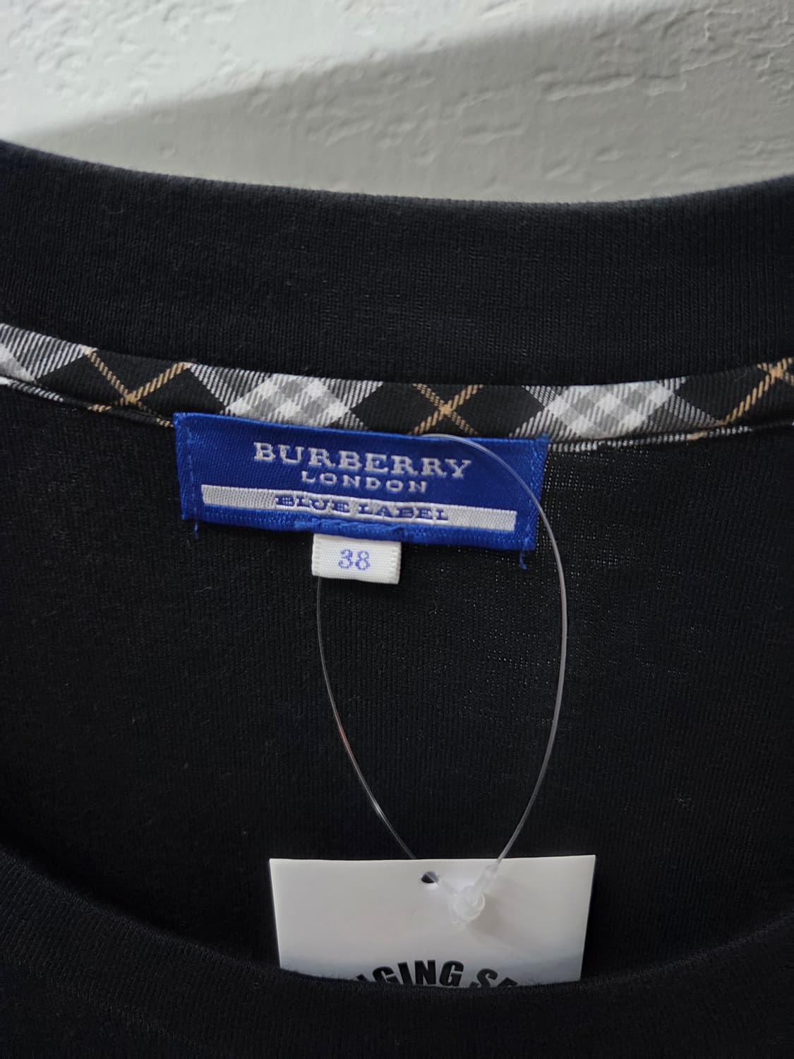 Burberry 버버리 블랙 라운드넥 반팔티 상품이미지3