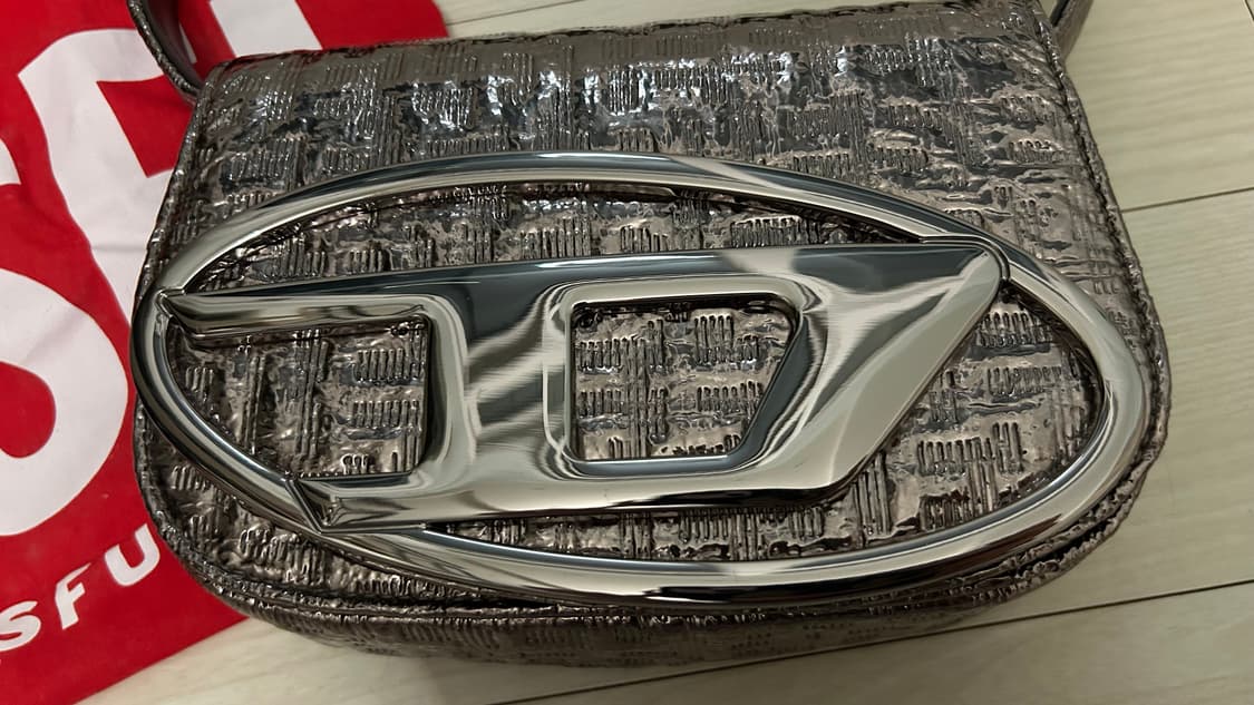 디젤 1DR 메탈릭 이펙트 숄더백  상품이미지3