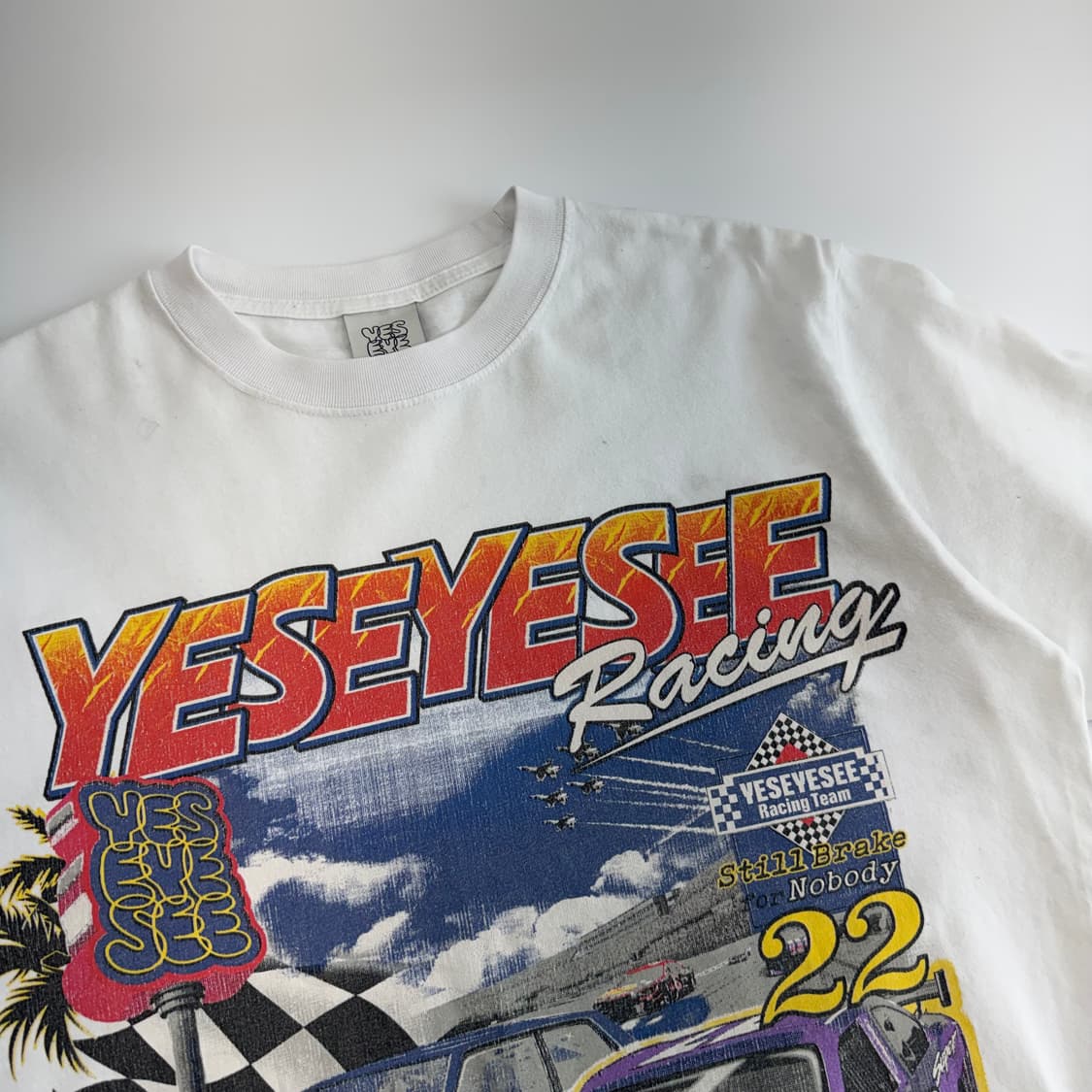 Yeseyesee 예스아이씨 그래픽 로고 화이트 반팔 상품이미지4