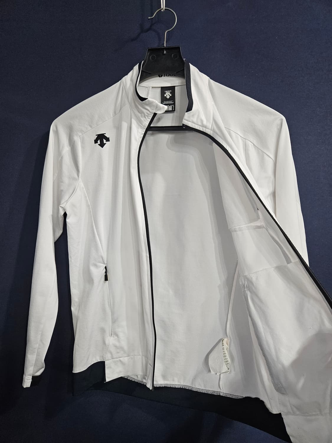 데상트 화이트 남성 슬림핏 95 집업자켓  상품이미지8