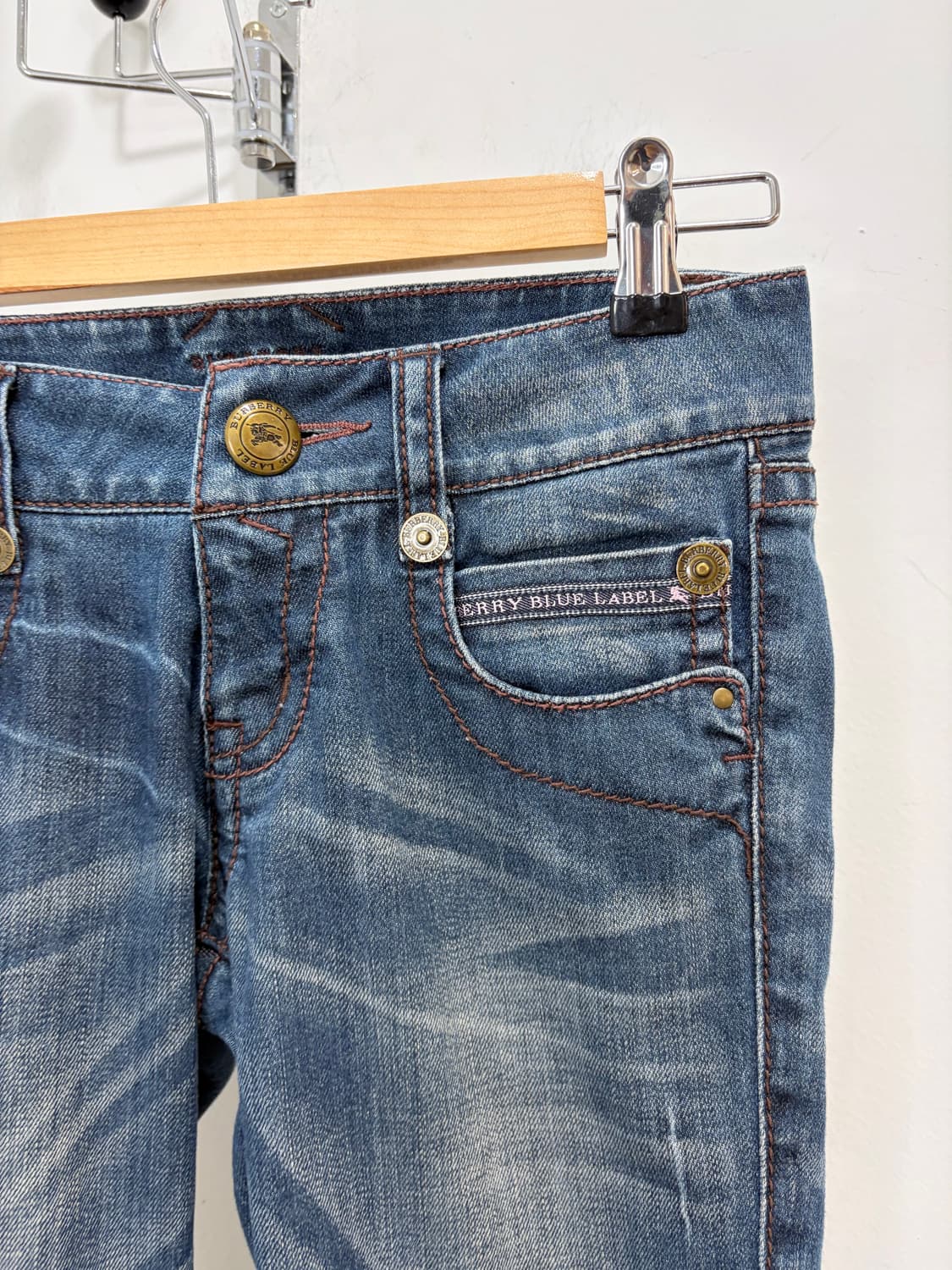 버버리 로고 자수 데님 카프리 팬츠 바지 상품이미지4
