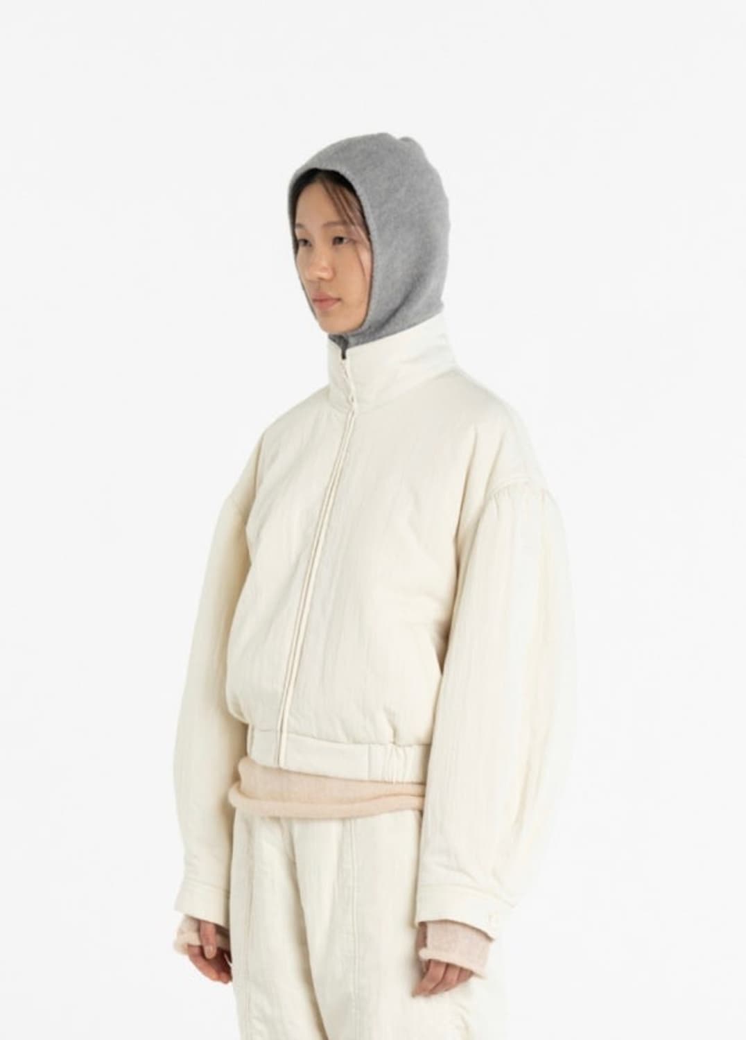 아모멘토 패디드 셔링 크롭 점퍼 상품이미지1