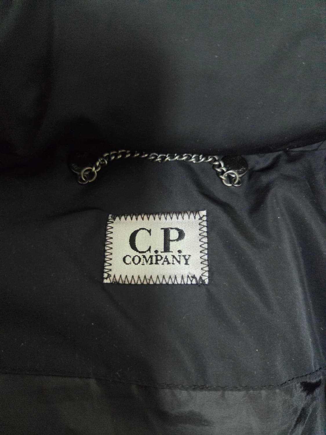 C.P 컴퍼니 조끼 패딩 블랙 상품이미지3
