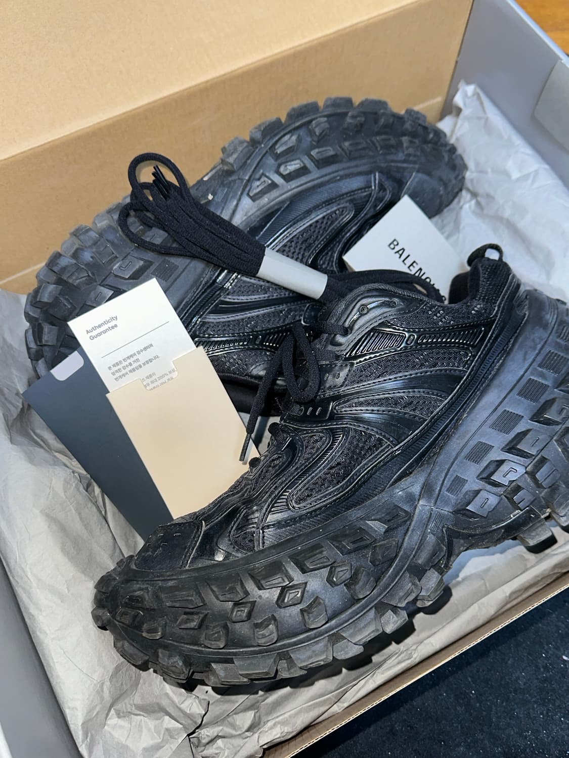 발렌시아가 디펜더 42사이즈 상품이미지5