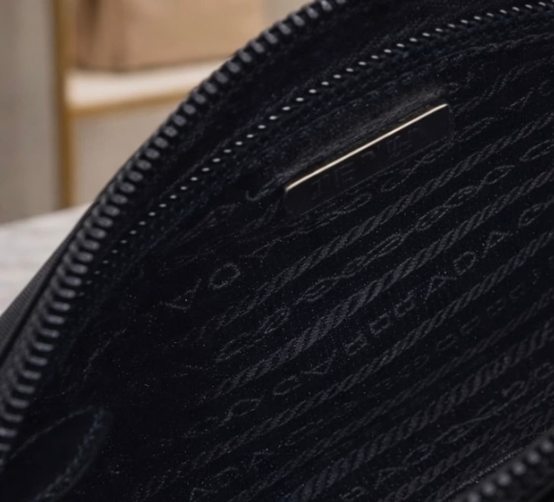 [S급] 프라다 리나일론 숄더백 블랙 판매합니다!!! 상품이미지2