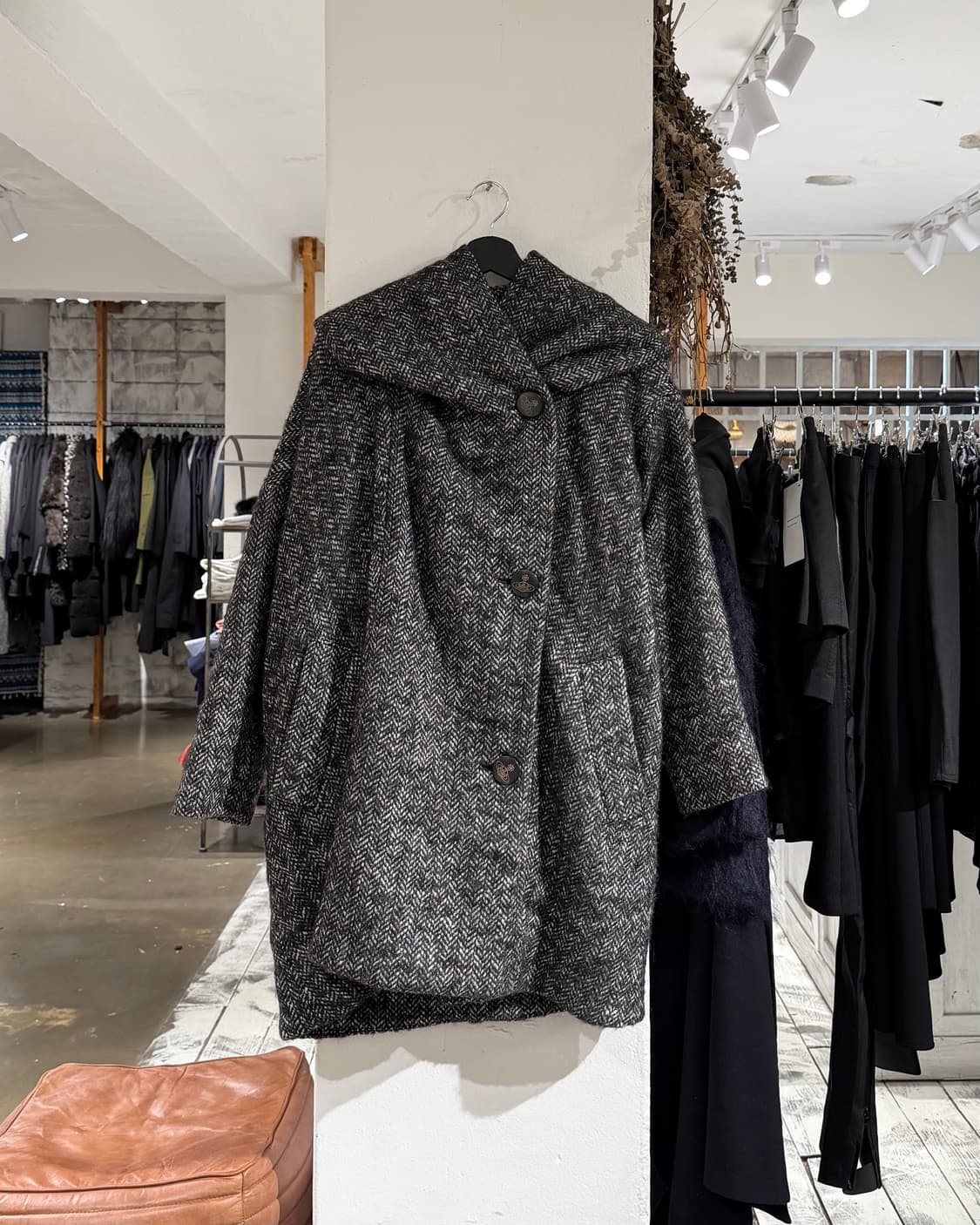 비비안웨스트우드 그레이 헤링본 울 숄 코트 상품이미지1