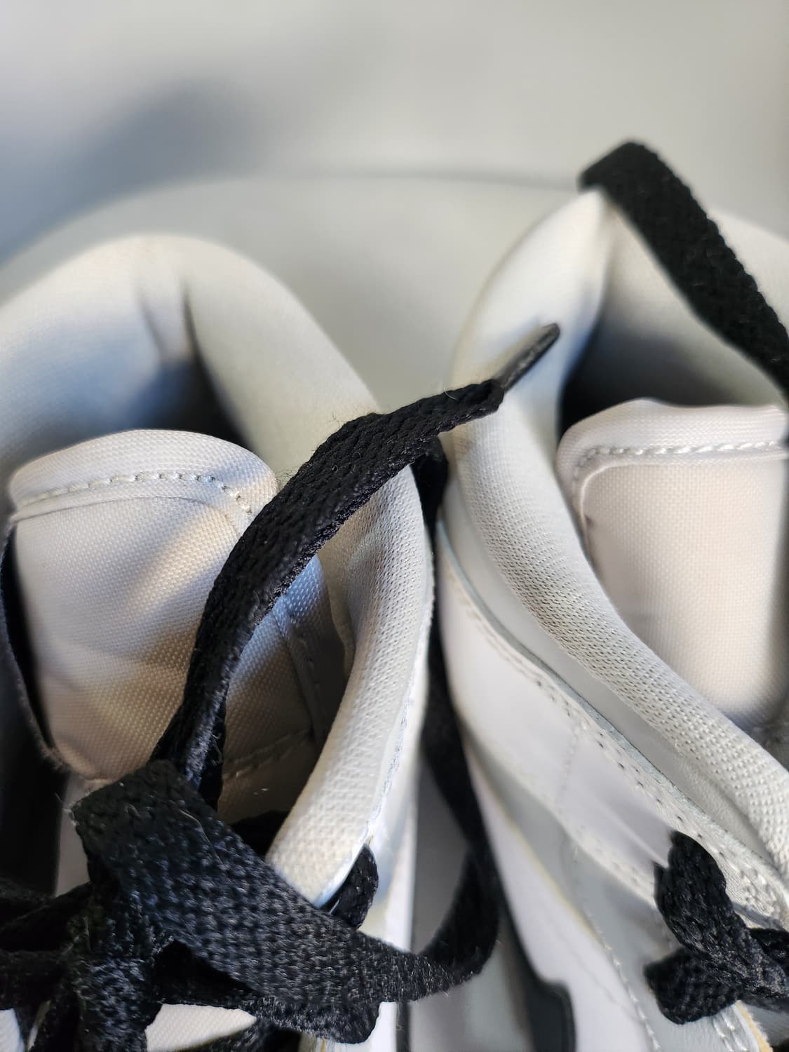 나이키 에어조던 1미드 우먼스 라이트 스모크 그레이 상품이미지4