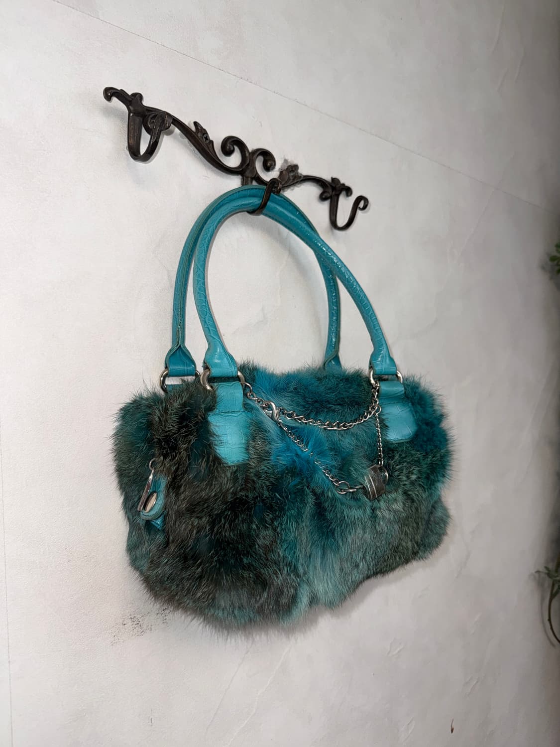 Mixed turkish blue fur key chain 숄더백 상품이미지3
