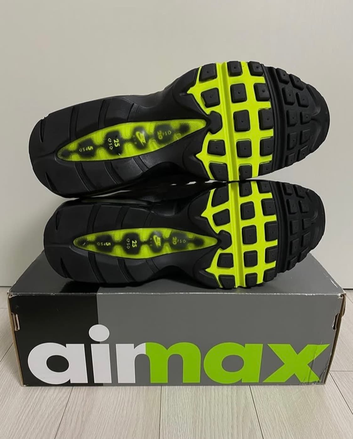 NIKE AIR MAX 95 OG NEON 상품이미지7