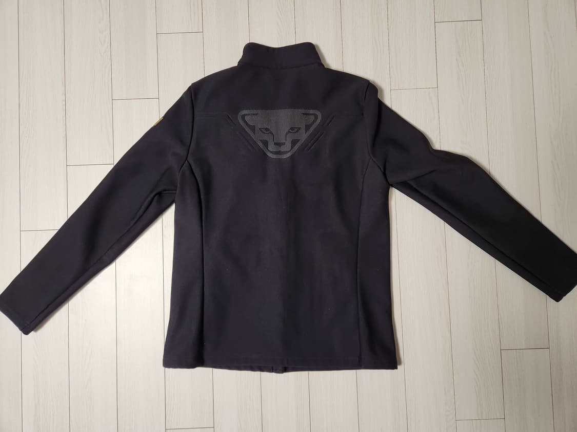 새상품급)다이나핏 매그넘 여성 TR 슈트 블랙 트레이닝 집업 저지s

오 상품이미지8