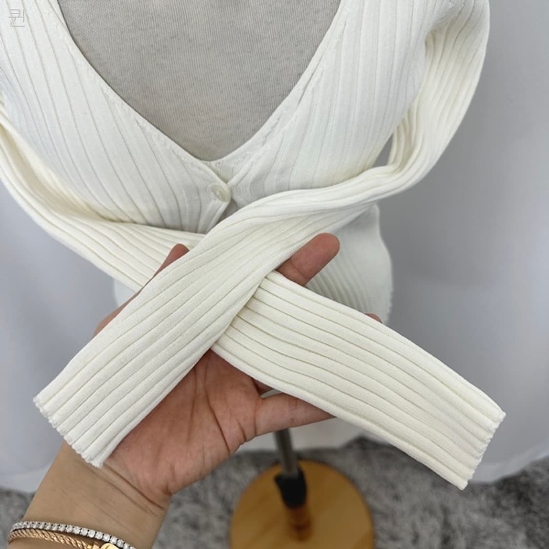 자라 여자 스판 긴팔 니트티 화이트 M 상품이미지4