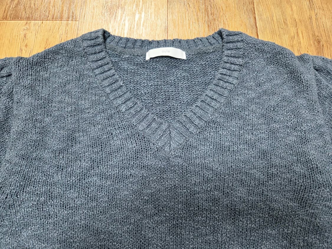 우이(ouie) V넥 퍼프소매 니트 프리사이즈 새상품 상품이미지6